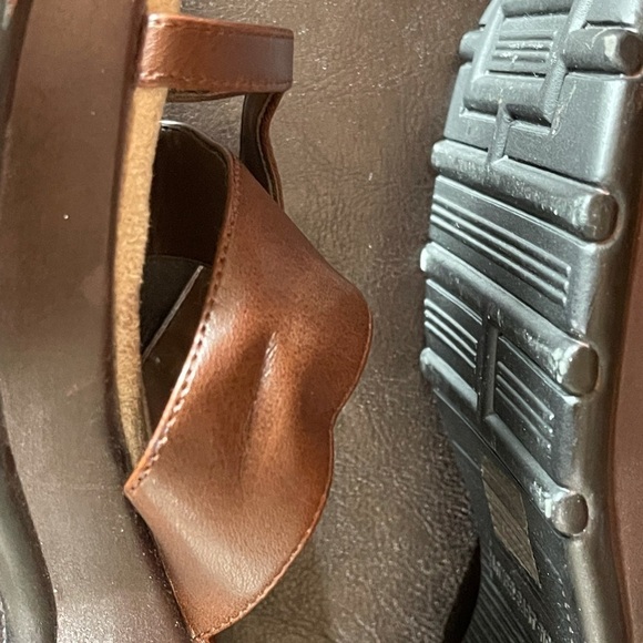 Lower East Side Sandals in a size 7 1/2 - Picture 9 of 17